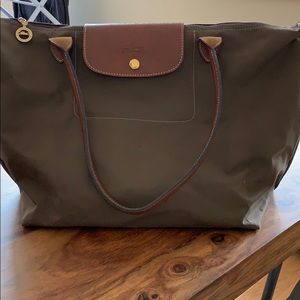 Lonchamp tote! In dark green!